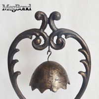 Cloche de table en fonte traditionnelle faite à la main Figurine Bronze fini avec un bon son pour la décoration de table Produit d'artisanat en métal