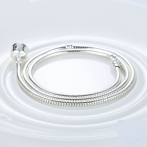Collana Unisex Elegante e alla Moda in Argento Sterling 925 Placcato con Catena a Osso di Serpente e Perla, 46cm, Vendita all'Ingrosso - Product Image 3