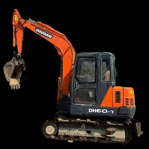 Excavatrice sur chenilles d'occasion Doosan DH60-7 6 tonnes, modèle 2022, faible nombre d'heures, bien entretenue, certifiée CE, moteur et pompe inclus. - Product Image 1