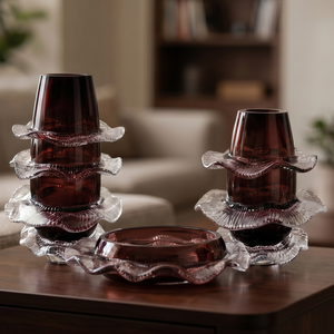 Vaso Alto <span class=keywords><strong>di</strong></span> Lusso in Vetro Soffiato a Mano <span class=keywords><strong>Rosso</strong></span> Borgogna con Texture Ondulata a Strati Effetto Ghiaccio per Centrotavola, Ideale per Hotel, Palazzi e Decorazioni Nuziali - Product Image 1