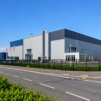 Atelier préfabriqué en acier structurel, panneaux composites isolés, bâtiment d'entrepôt métallique résistant aux intempéries, usine industrielle