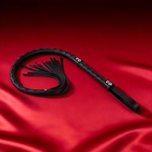 Látigo BDSM de cuero negro estilo serpiente para juegos de adultos y uso en coqueteo. - Product Image 4