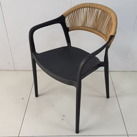 Chaises de salle à manger empilables en plastique PP résistantes pour l'extérieur, avec dossier en rotin et corde, pour la maison et les restaurants – Vente chaude directe usine