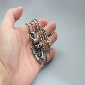 Collier avec pendentif en forme de crâne, acier inoxydable, design de casque viking, bijoux de mode unisexe, cadeau - Product Image 2