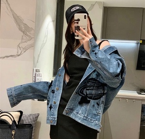 <span class=keywords><strong>Veste</strong></span> <span class=keywords><strong>en</strong></span> <span class=keywords><strong>jean</strong></span> unisexe personnalisée pour <span class=keywords><strong>femme</strong></span>, coupe ample, bleu délavé, avec patchs imprimés, style streetwear, <span class=keywords><strong>en</strong></span> promotion - Product Image 3