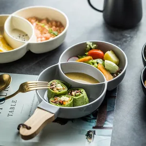 Скандинавская керамическая тарелка для фруктов с деревянной ручкой, столовая посуда для отеля, ресторана, простая домашняя тарелка для салата, пельменей, суши
