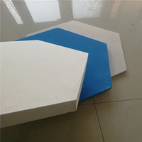Panel Peredam Suara Akustik Fiberglass Berlapis Cat Bentuk Heksagonal 1200mm 40mm, Awan Peredam Suara Gantung untuk Ruang Kelas dan Perpustakaan