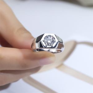 แหวนเพชรทรงกลมทองคำขาว 14K รุ่น MSR-1441 จาก Messi Jewelry สำหรับผู้ชาย - Product Image 4