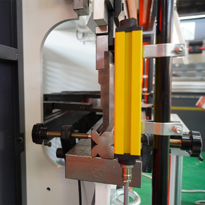 Máquina Plegadora de Metal Compacta <span class=keywords><strong>DAMA</strong></span> de 30 Toneladas y 1600 mm, Sistema TP10S para Acero Inoxidable Pequeño - Product Image 4