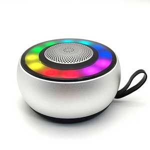 Haut-parleur portable sans fil étanche avec poignée, lumière clignotante, batterie intégrée, basses puissantes, idéal pour les fêtes et la scène, mini subwoofer. - Product Image 1