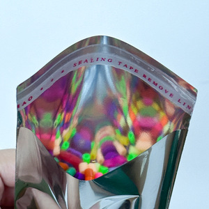 Sobre autoadhesivo de papel de aluminio personalizado, bolsa holográfica láser Mylar para ropa cosmética - Product Image 3