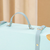 Boîte de cadeau décorative en papier fait main en cuir boîte en carton de luxe bébé tissu jouet valise boîte d'emballage cadeau avec poignée