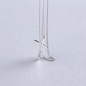 Venta al por mayor joyería minimalista collar con colgante de cruz de plata de ley 925 para mujer - Product Image 2