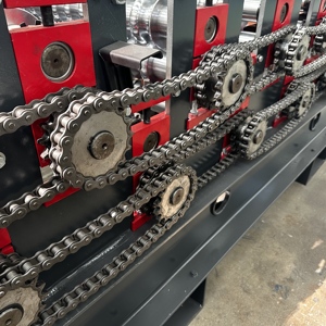 Machine <span class=keywords><strong>de</strong></span> formage <span class=keywords><strong>de</strong></span> tuiles <span class=keywords><strong>de</strong></span> <span class=keywords><strong>toiture</strong></span> <span class=keywords><strong>en</strong></span> métal ondulé haute performance avec moteur et pompe - Product Image 6