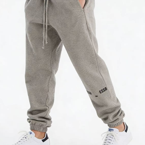 Pantalon de sport personnalisé avec logo imprimé en relief, vente en gros. Pantalon de sport avec isolation supplémentaire. - Product Image 4