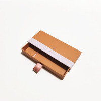 Boîtes coulissantes en papier rigide recyclable avec logo personnalisé pour emballages de perruques, avec laminage mat et poignée en ruban