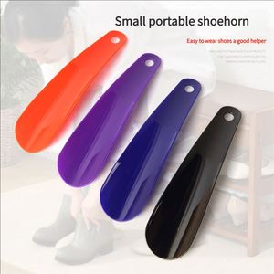 Chausse-pied universel en plastique portable pour hommes et femmes, aide à enfiler les bottes et chaussures, design compact - Product Image 3