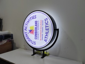 Les caissons lumineux fixes fournissent un éclairage durable sans entretien pour la signalisation permanente dans les zones à fort trafic comme la promotion des magasins - Product Image 6