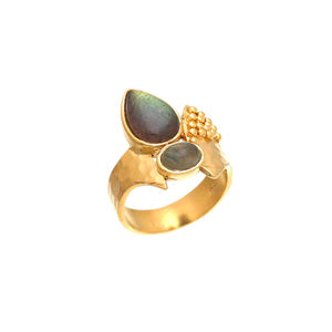Anillo chapado en oro de labradorita hecho a mano, joyería de diseñador único, anillo llamativo ajustable para mujer, estilo bohemio elegante - Product Image 1