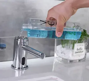 Adicionando sabão no topo do corpo torneira automática Soap Dispenser