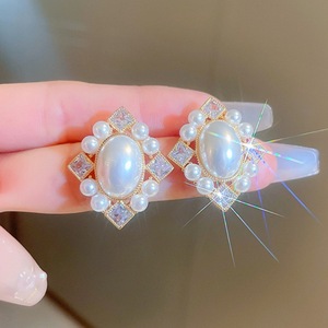 Eleganti Orecchini a Occhio di Gatto con Perle Finte per Donne, Gioielli in Stile Chic da Corte - Product Image 2