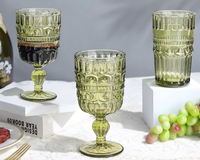 Ensemble de verrerie vintage vert émeraude, verre à vin gaufré rétro, gobelet et verre à eau pour la décoration de table de mariage