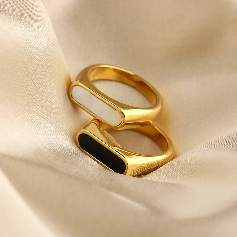 High Quality Fashion 18K Gold Plated Stainless Steel Black White Shell Finger Rings for Women Jewelry