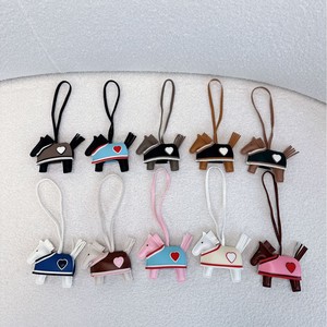 Novedad 2026: Lindos dijes de caballo pequeño y <span class=keywords><strong>pony</strong></span>, colgantes para bolso, decoración para llaves de coche, dijes de corazón para bolso hechos a mano y cosidos a mano - Product Image 1