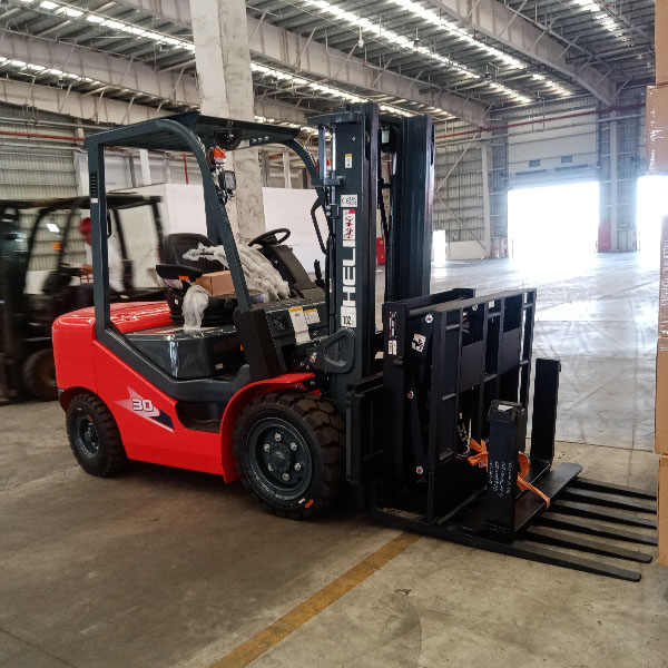Robust Diesel - Engine CPCD18 Counterbalance Forklift with High Lift ...