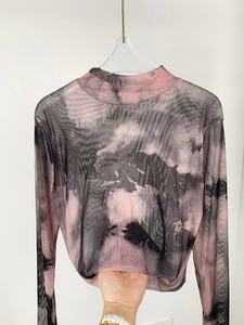 Chemisier <span class=keywords><strong>en</strong></span> maille tie-dye <span class=keywords><strong>rose</strong></span> et gris doux et épicé pour femme avec protection solaire <span class=keywords><strong>en</strong></span> <span class=keywords><strong>soie</strong></span> glacée transparente - Product Image 2