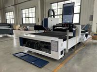 Nouvelle conception 2026 Machine de découpe laser à fibre automatique 4015 1500W 3000W à table unique pour petites entreprises, du fabricant chinois