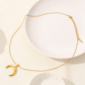 Collar de Moda para Mujer, Acero Inoxidable, Chapado en Oro de 18K, con Diseño de <span class=keywords><strong>Luna</strong></span> y Estrella - Product Image 3