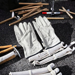 ถุงมือหนังวัวราคาประหยัดสำหรับห้องปลอดเชื้อ หนา 2 มิล ผิวเรียบกันลื่น สีขาว จากผู้ผลิต - Product Image 2