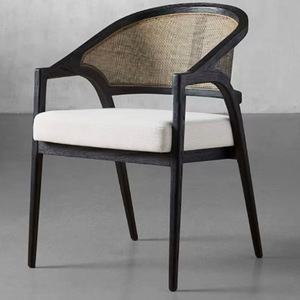 Fauteuil en bois massif de haute qualité avec dossier en rotin et assise rembourrée, chaise de salle à manger ergonomique au design moderne et minimaliste - Product Image 2