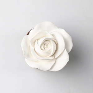 Ambientador de yeso aromático de flor rosa de cerámica perfumada a base de madera, difusor de aceite esencial de porcelana con fragancia para el hogar - Product Image 4