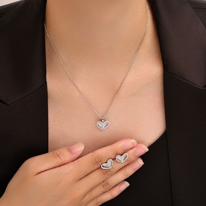 Conjunto de pendientes y collar de aleación de cobre con forma de corazón de perlas brillantes, regalo de joyería de moda de lujo para mujer - Product Image 2