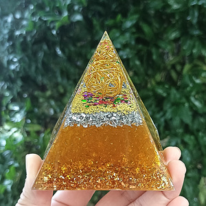คริสตัลเพิร์พล ไพราไมด์ ออร์นาเมนต์ สีทองซิทริน เรซิ่นอีพ็อกซี่ งานฝีมือทำมือ ของตกแต่งบ้าน ของขวัญตั้งโต๊ะ - Product Image 1