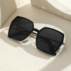 Lunettes de soleil polarisées carrées à monture intégrale UV400 style rétro unisexe protection solaire adulte 2025 - Product Image 3