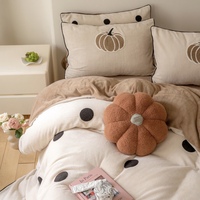 Beige lait polaire serviette broderie couette couverture chaud maison Textile ensemble de literie fournisseur