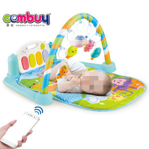 Tapis d'éveil musical pour bébé avec piano à pédales et jouets de projection télécommandés - Product Image 6