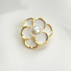 Spilla di fiori di camelia raffinata alla moda spilla di perle squisite spilla in stile donna elegante e minimalista spilla di diamanti - Product Image 4