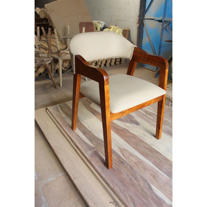 Fauteuil en bois de coussin en cuir de conception de meubles de maison de fournisseur indien direct pour diner pour le restaurant de loisirs de café - Product Image 2
