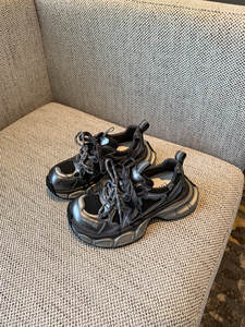 รองเท้าดีไซเนอร์ คอลเลคชั่นฤดูใบไม้ผลิ 2026 <span class=keywords><strong>ส</strong></span>ไตล์ใหม่ รองเท้าหุ้มข้อ<span class=keywords><strong>ส</strong></span>ูง<span class=keywords><strong>ส</strong></span>ำหรับทั้งชายและหญิง รองเท้าผ้าใบ<span class=keywords><strong>ส</strong></span>ีเทา<span class=keywords><strong>ส</strong></span>ไตล์เรโทรแบบทำเก่า - Product Image 4