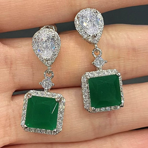Orecchini a goccia Tiretonis con smeraldo e diamante taglio a pera in oro bianco, montatura a castone, gioielli di lusso da donna per matrimonio E1784 - Product Image 4