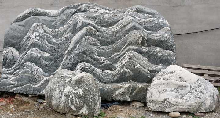 Wholesale Outdoor Garden Decorate Natural Large Black Water Wave River Rock Stone Boulder Landscapes