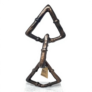 Escultura Moderna de Eslabones de Bronce, Estatua de Metal con Triángulos Verticales en Forma de Bambú, Objeto de Arte Abstracto sobre Base de Mármol, Decoración para el Hogar - Product Image 1