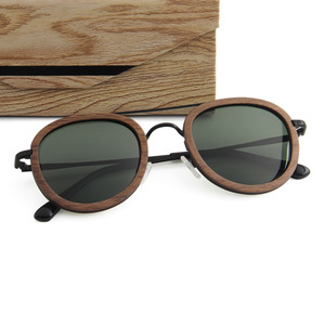Gafas de Sol Unisex de Madera con Marco Redondo, Lentes Polarizadas TAC UV400 Plateadas y Negras, Protección Solar para Viajes y Moda - Product Image 2