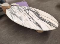 Table basse ovale moderne en marbre blanc personnalisée SH STONE avec pieds en pierre pour le mobilier de salon