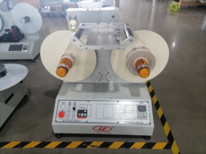 Nouvelle machine de rembobinage automatique avec compteur, contrôle de tension à vitesse constante en option, correction des bords pour <span class=keywords><strong>film</strong></span> plastique et étiquettes - Product Image 1