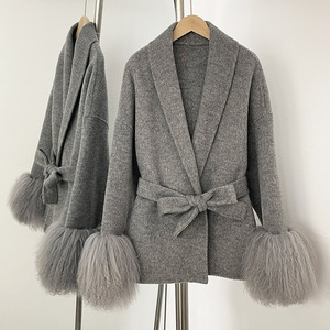 Abrigo de lana corto elegante de nuevo estilo personalizado para invierno, con puños de piel auténtica de cordero mongol, cinturón y doble faz para mujer - Product Image 3